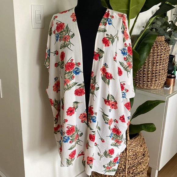 Tops - Like New - Floral Kimono - Medium
